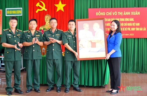 Phó chủ tịch nước Võ Thị Ánh Xuân thăm và làm việc tại huyện biên giới Buôn Đôn, tỉnh Đắk Lắk